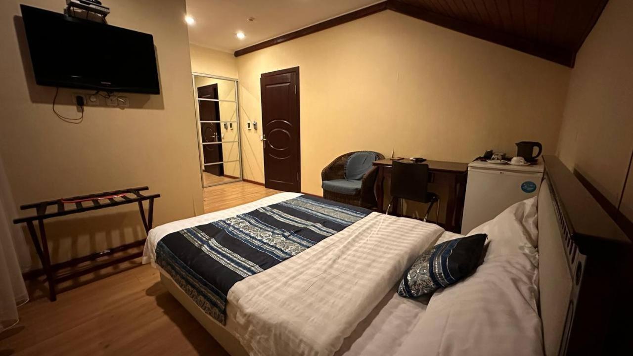 Tian-Shan Hotel ビシュケク エクステリア 写真