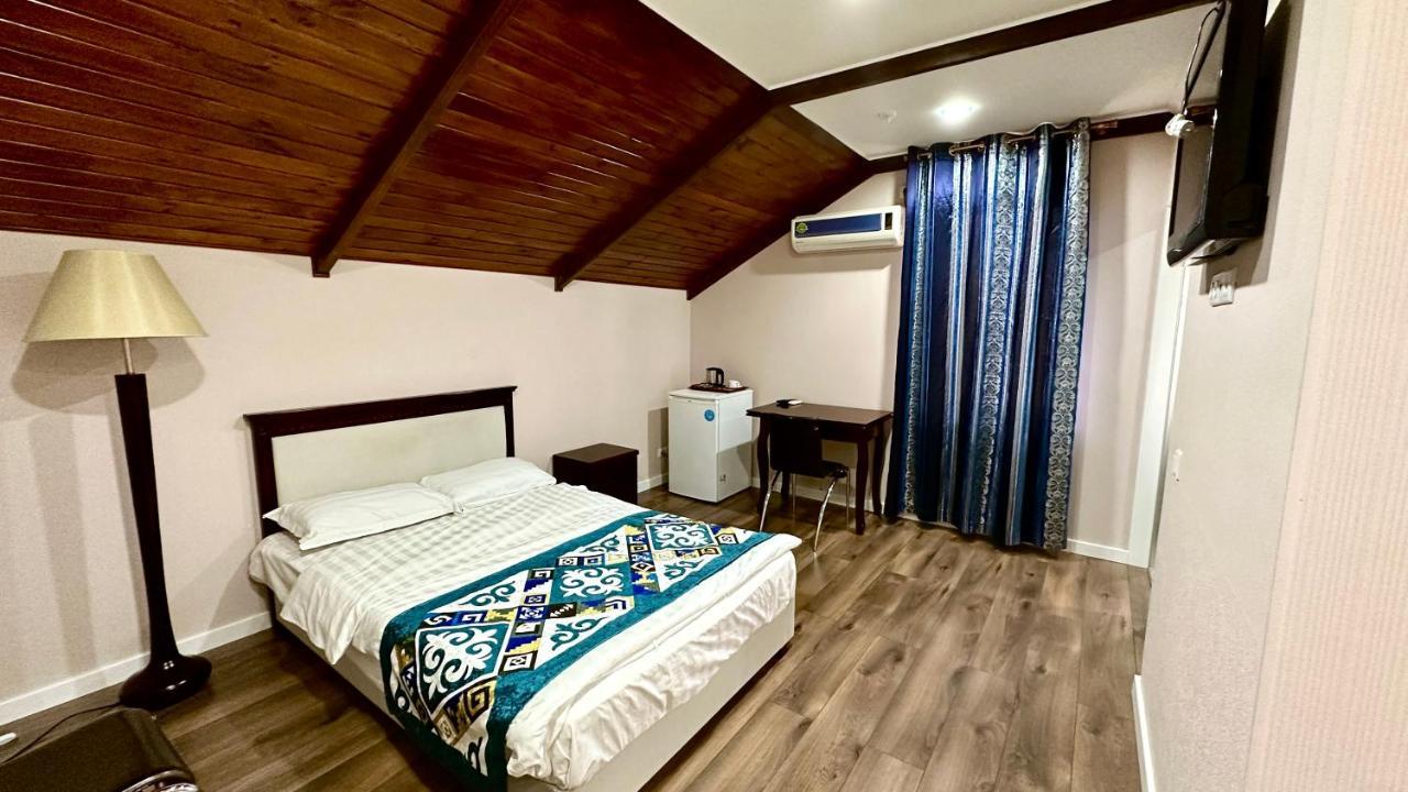 Tian-Shan Hotel ビシュケク エクステリア 写真