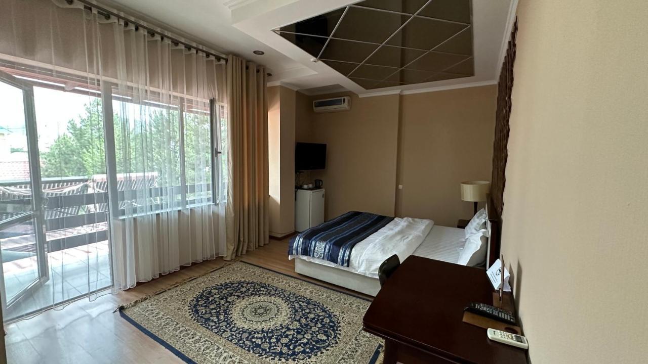 Tian-Shan Hotel ビシュケク エクステリア 写真