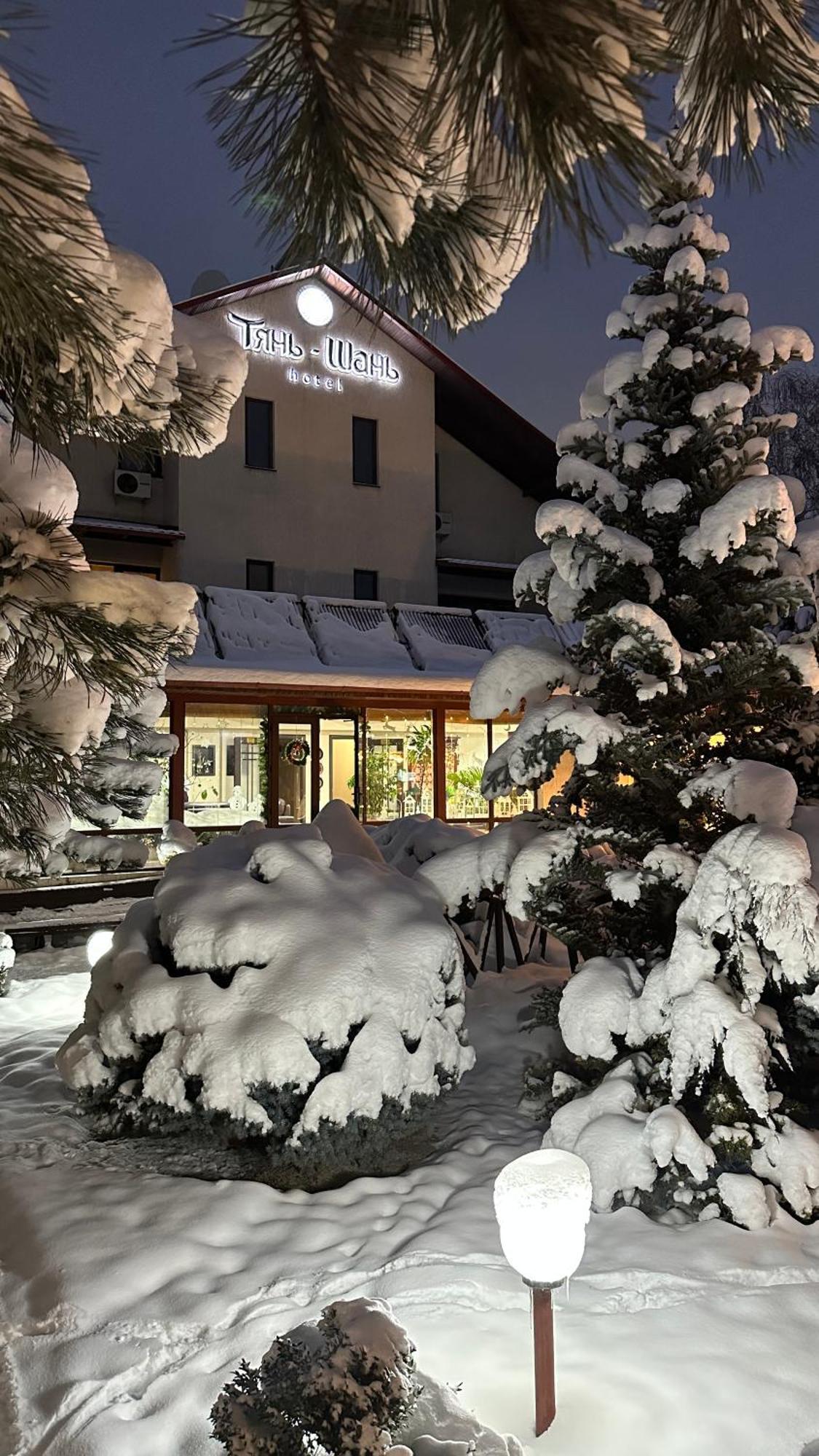 Tian-Shan Hotel ビシュケク エクステリア 写真