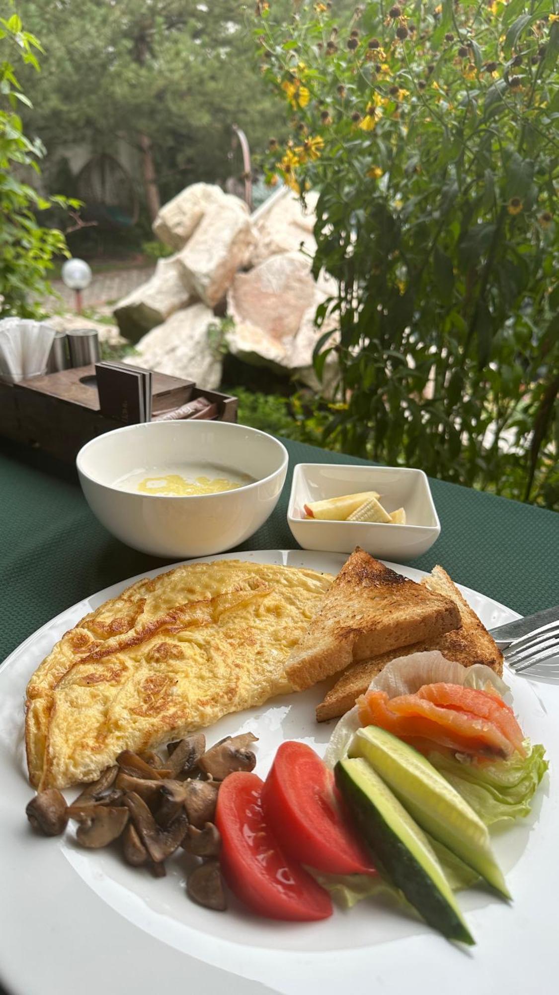 Tian-Shan Hotel ビシュケク エクステリア 写真