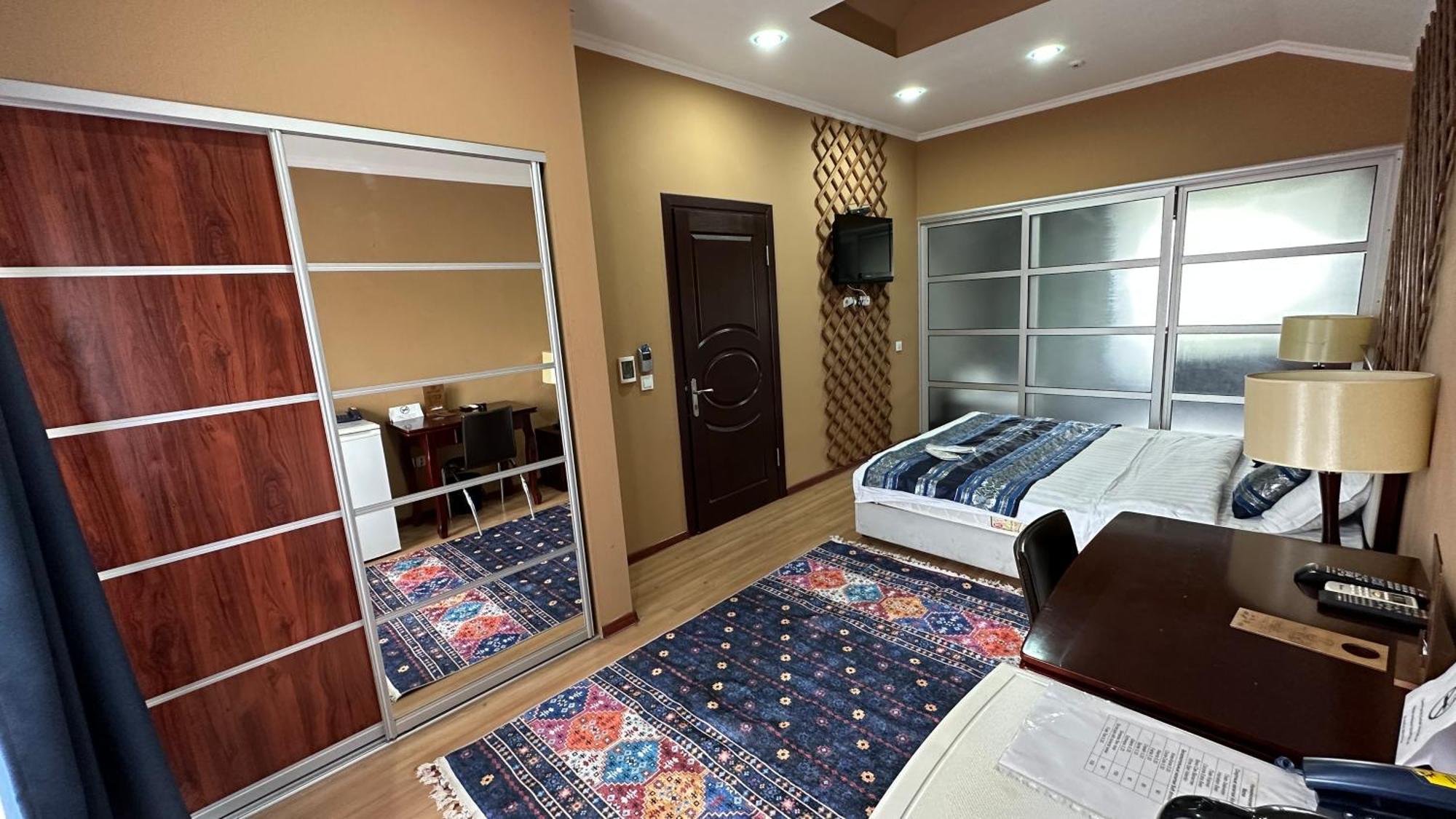 Tian-Shan Hotel ビシュケク エクステリア 写真