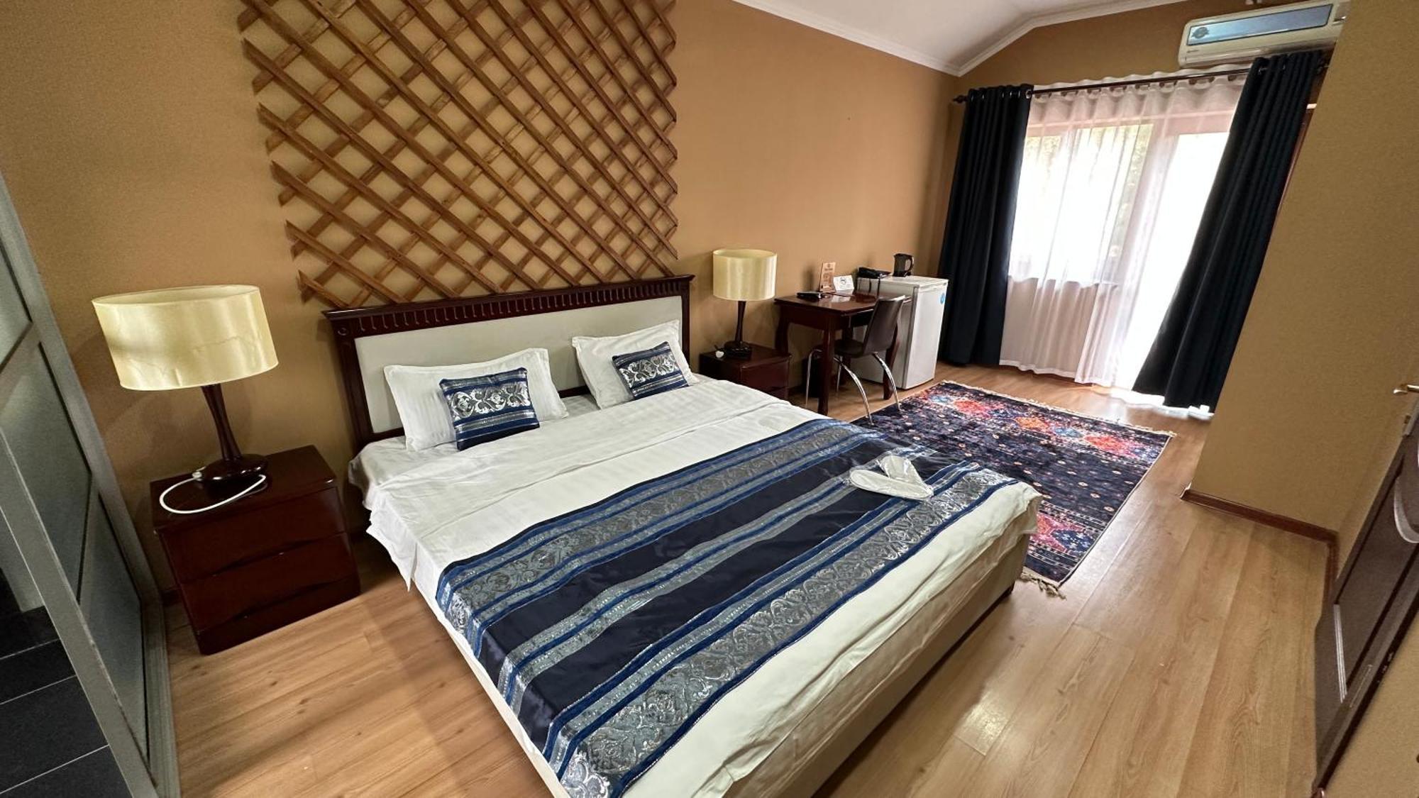 Tian-Shan Hotel ビシュケク エクステリア 写真
