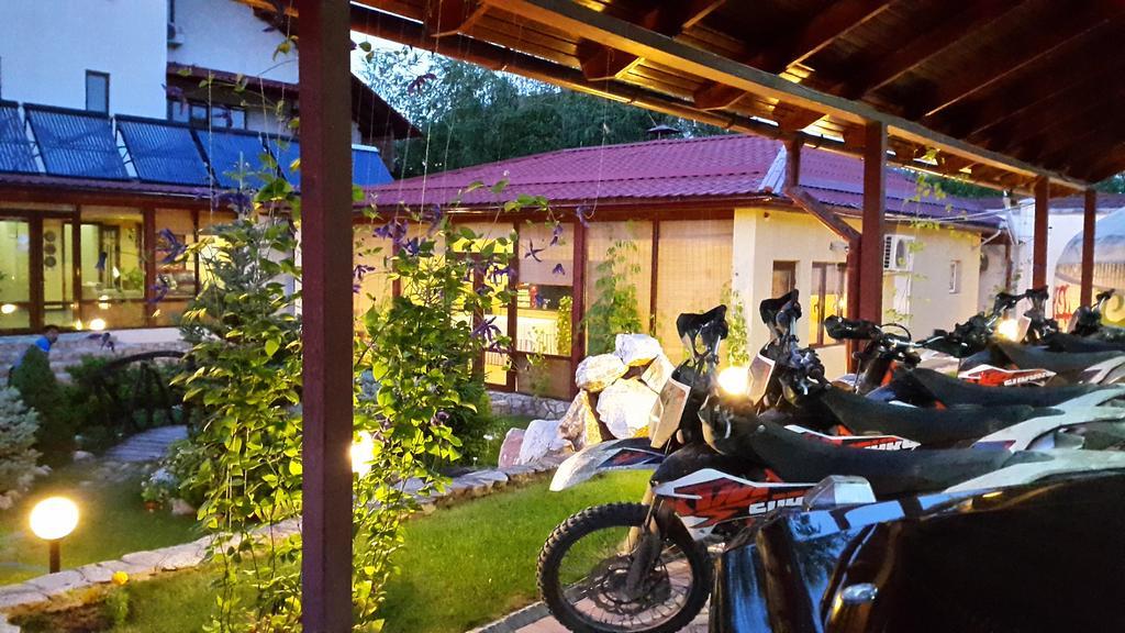 Tian-Shan Hotel ビシュケク エクステリア 写真