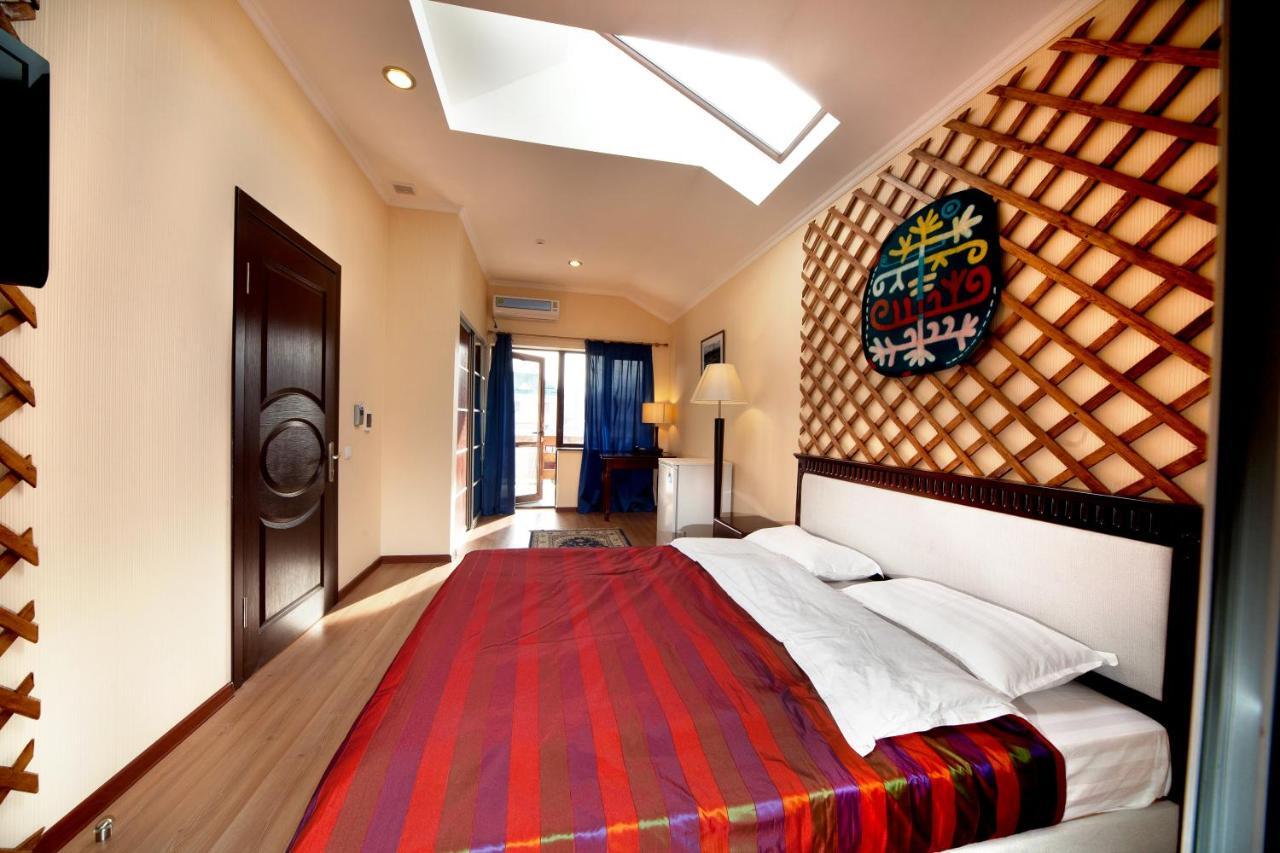 Tian-Shan Hotel ビシュケク エクステリア 写真